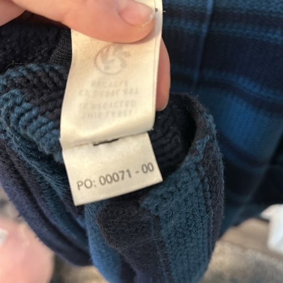 OUTERKNOWN size M alpaca blend sweater with kangaroo pouch. - Picture 6 of 8